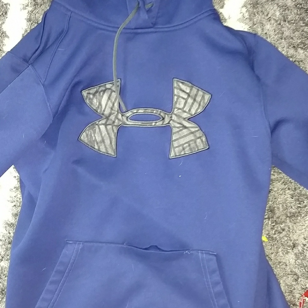 under aurmor sweatshirt